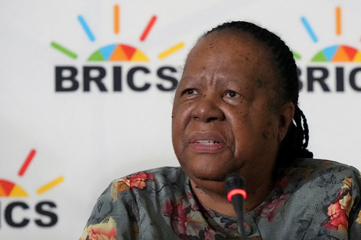 Ngoại trưởng Nam Phi Naledi Pandor - Ảnh: REUTERS