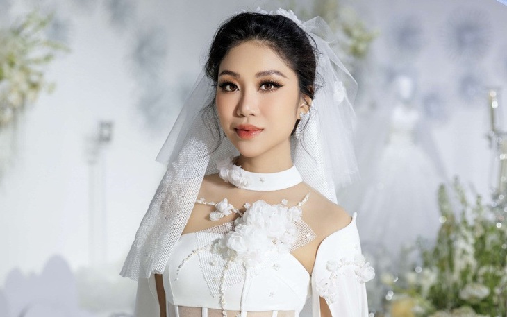 Hoa hậu Lan Anh catwalk thướt tha trình diễn áo cưới