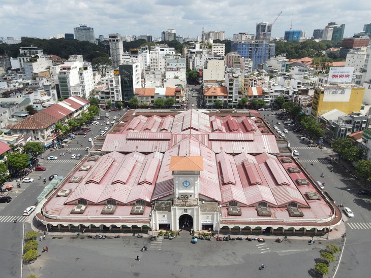 Giai đoạn 2, chợ Bến Thành sẽ được cải tạo bên ngoài và phần mái từ nguồn vốn ngân sách TP - Ảnh: CHÂU TUẤN