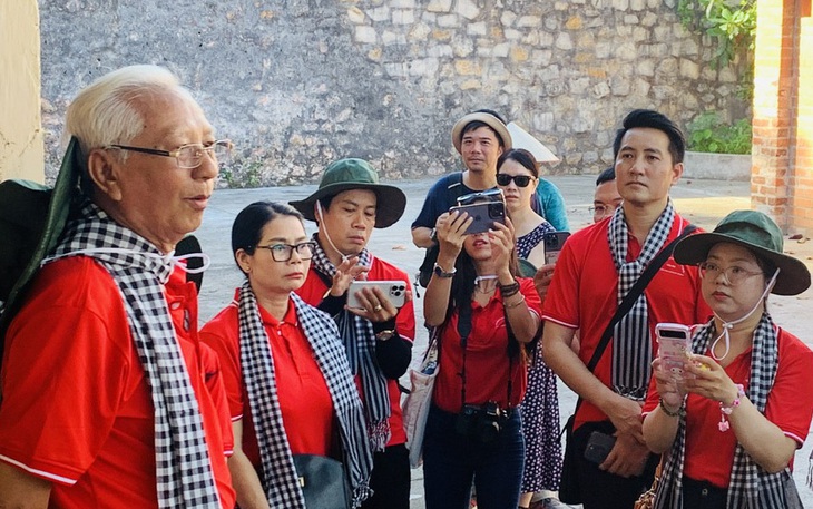 Đến Điện Biên, văn nghệ sĩ càng thêm trân trọng lịch sử, sống tích cực hơn - Ảnh 5.