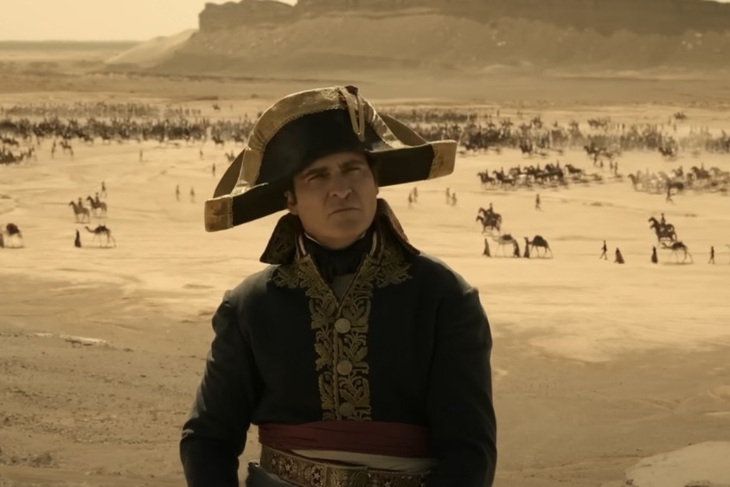 Diễn xuất của Joaquin Phoenix trong vai Napoleon được khen ngợi - Ảnh: Sony Pictures