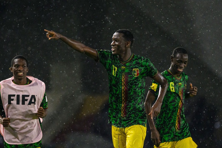 Mamadou Doumbia ăn mừng bàn thắng thứ 2 của U17 Mali - Ảnh: EURASIA