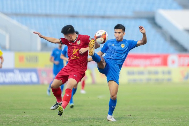 CLB Quảng Nam (áo xanh) có chiến thắng đầu tiên tại V-League 2023 - 2024 - Ảnh: XUÂN THỦY