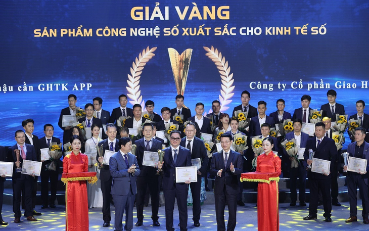Trao lớp học cho trẻ em vùng cao trước ngày khai giảng năm học mới - Ảnh 7.