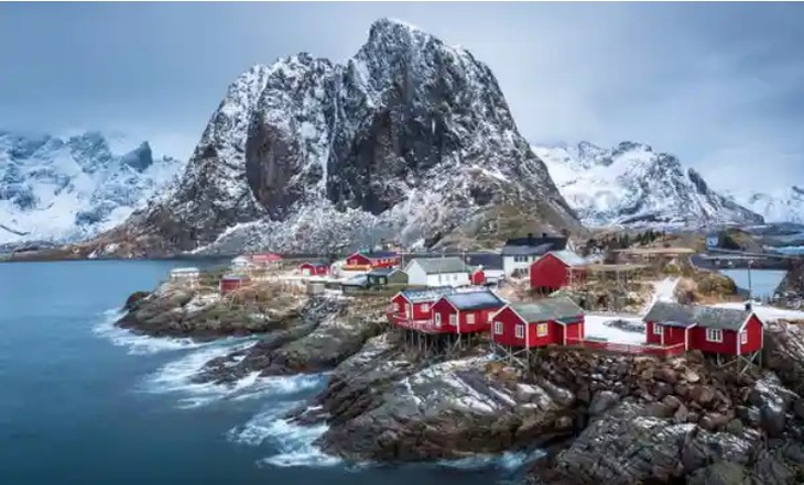 Nhà cabin truyền thống ở quần đảo Lofoten, Na Uy - Ảnh: NARIS