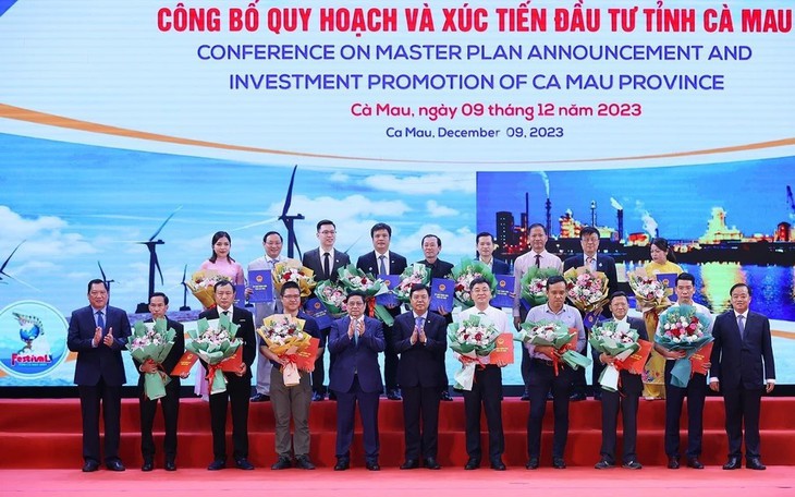 Cà Mau trao giấy chứng nhận đầu tư hơn 40.000 tỉ đồng cho các dự án trọng điểm - Ảnh 3.