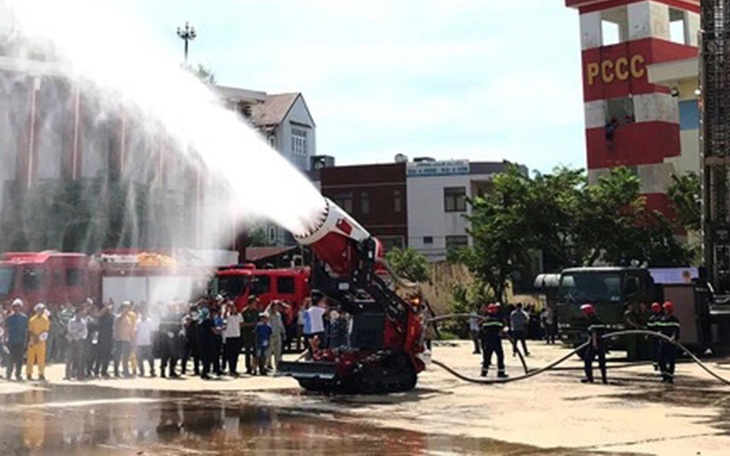 Hàng trăm người diễn tập chữa cháy tại Trung tâm hành chính Đà Nẵng - Ảnh 5.