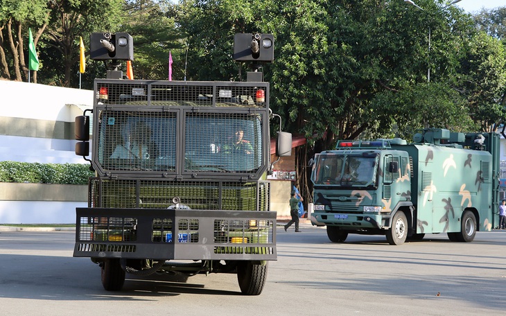 Các lực lượng Công an Đồng Nai diễu hành tại lễ ra quân trấn áp tội phạm - Ảnh: AN BÌNH