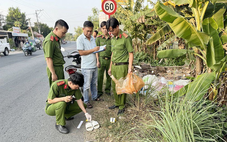 Chồng sát hại vợ ngay trên đường vì nghi ngoại tình