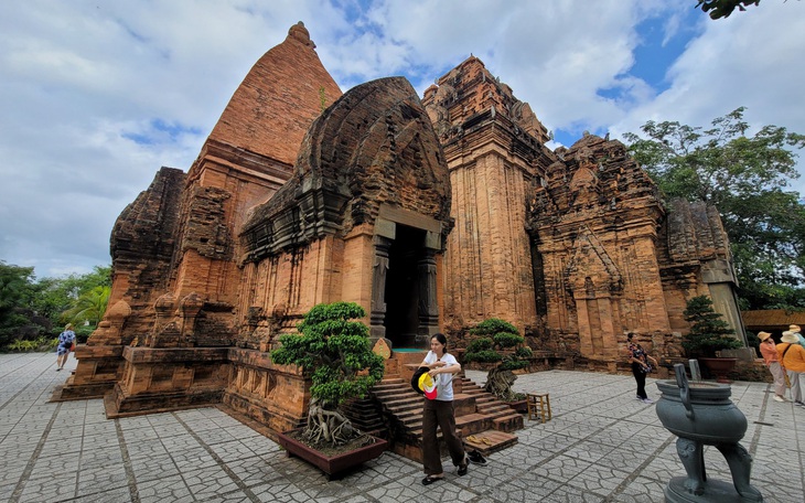 Tu bổ, gia cố di tích Tháp Bà Ponagar