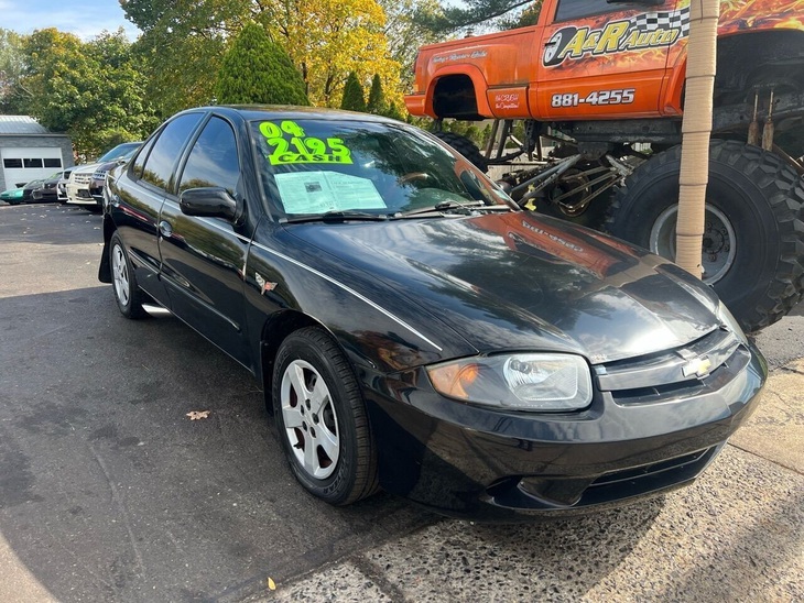 Thông thường ô tô cũ 1.000 USD chỉ như phế liệu. Nhưng chiếc Chevrolet Cavalier 2004 này thì khác - Ảnh: eBay