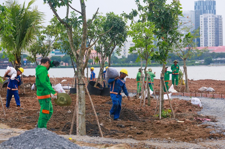 Công viên ven sông Sài Gòn phía Thủ Thiêm sẽ được khánh thành vào ngày 23-12 - Ảnh: LÊ PHAN