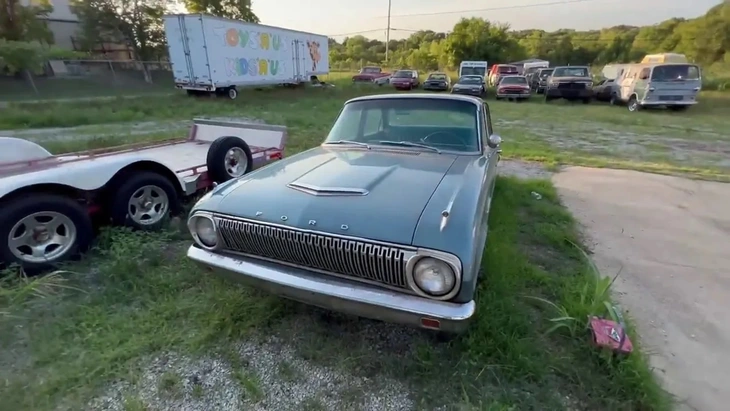 Nghĩa địa ô tô lẫy lừng trong các siêu phẩm Hollywood- Ảnh 11. Chiếc Ford Falcon này xuất hiện trong cả