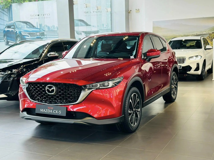 Mazda CX-5 phiên bản 2.0L Premium chỉ tốn 8,39 lít xăng cho 100km đường đô thị, thấp hơn đáng kể so với những đối thủ cùng phân khúc như Hyundai Tucson (11 lít/100km) hay Ford Territory (8,62 lít/100km) - Ảnh: Đại lý Mazda/Facebook