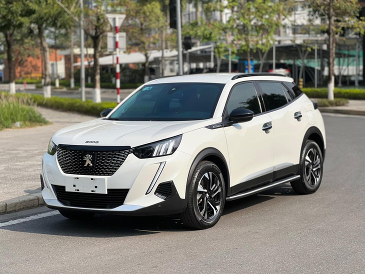 Peugeot 2008 GT Line là cái tên tiếp theo trong danh sách với tiêu hao nhiên liệu trên đường đô thị ở mức 8,0 lít/100km. Mẫu xe đến từ nước Pháp sử dụng khối động cơ Turbo PureTech dung tích 1.2L, cho công suất 133 mã lực và 239Nm mô men xoắn cực đại - Ảnh: Đại lý Peugeot/Facebook