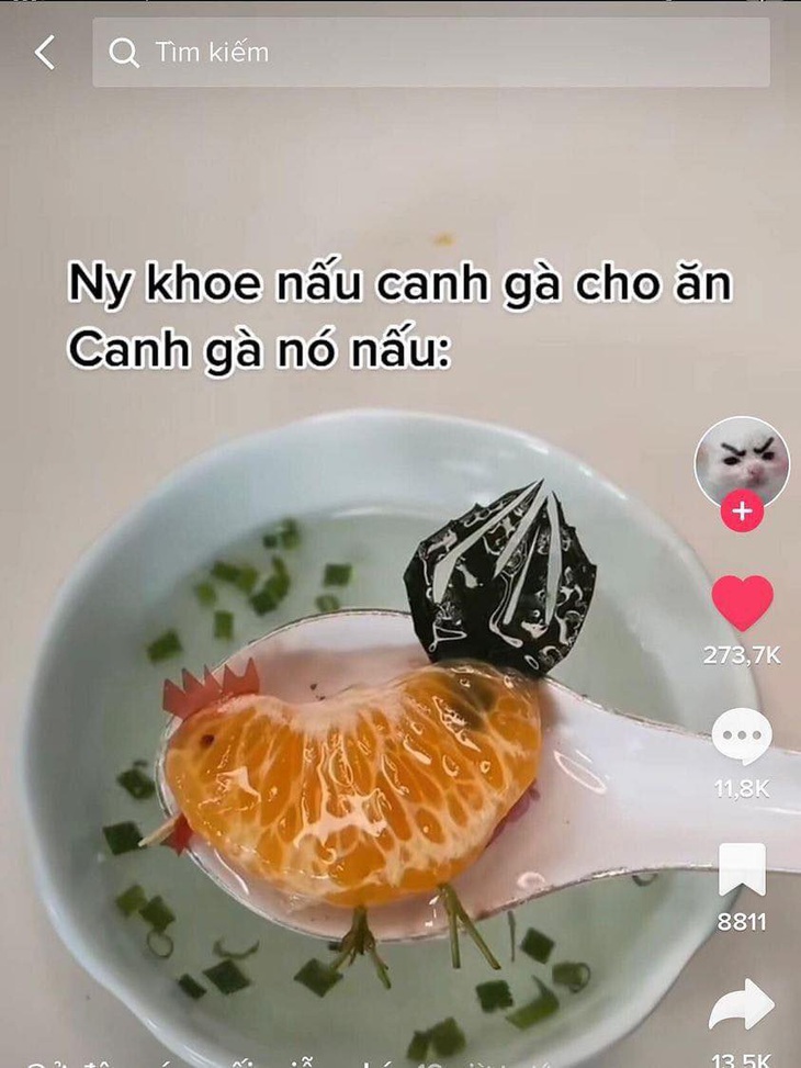 Khi em nói nấu canh gà tẩm bổ tôi.