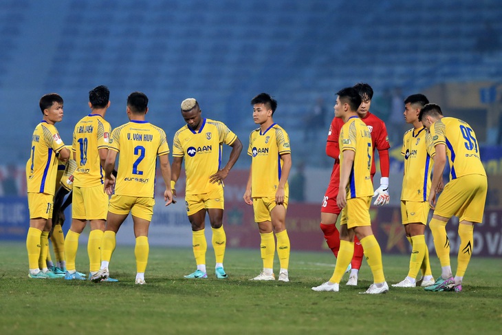 Sông Lam Nghệ An có đội hình trẻ nhất V-League 2023 - 2024, với độ tuổi trung bình là 23 - Ảnh: HOÀNG TÙNG