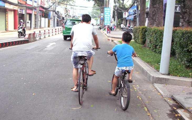 Tập cho con chủ động trong nhiều sinh hoạt cá nhân cũng là cách giúp con trưởng thành - Ảnh minh họa: T.T.D.