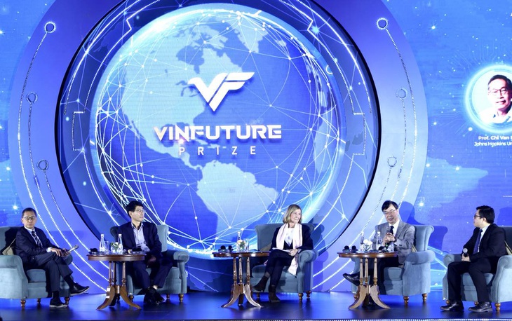 Các nhà khoa học từ nhiều trường ĐH trên thế giới tham dự tọa đàm do quỹ VinFuture tổ chức - Ảnh: NGUYỄN KHÁNH