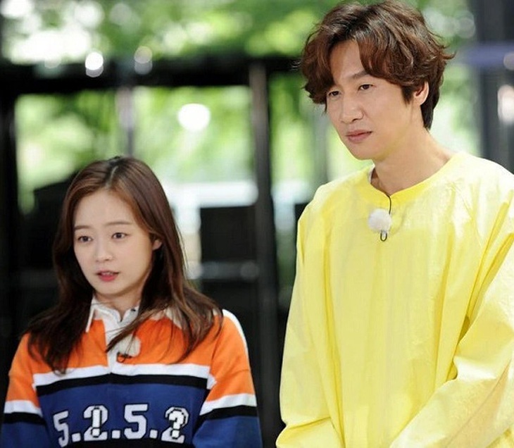 Lee Kwang Soo và Jeon So Min trong Running Man