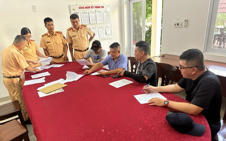 Tạm đóng lối xuống cầu Bình Lợi, người dân chú ý lộ trình thay thế - Ảnh 4.