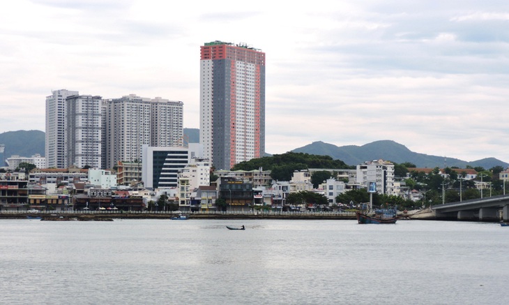 Người dân mua căn hộ dự án chung cư Napoleon Castle I (TP Nha Trang) của Công ty TNHH Cat Tiger Khareal đã kêu rất nhiều, vì không được cấp sổ đỏ theo đúng quy định pháp luật cho dân - Ảnh: PHAN SÔNG NGÂN