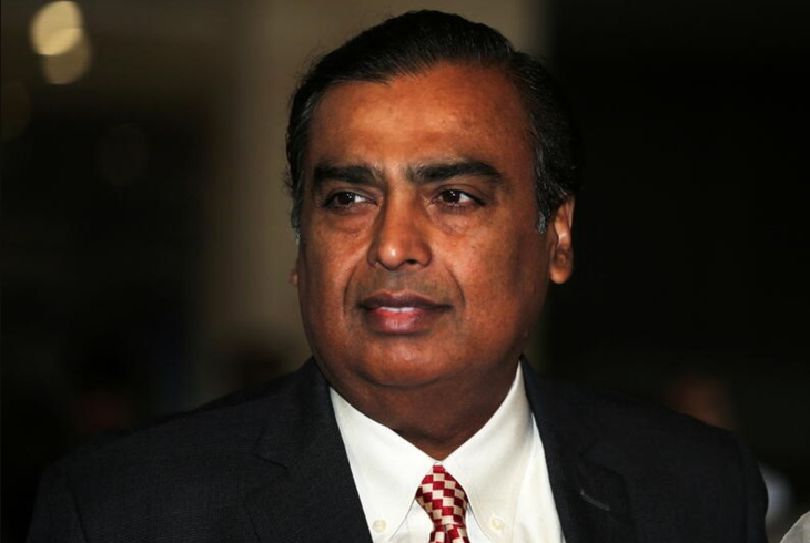 Ông Mukesh Ambani xuất hiện tại cuộc họp thường niên của Công ty Reliance Industries vào ngày 5-7-2018 - Ảnh: REUTERS