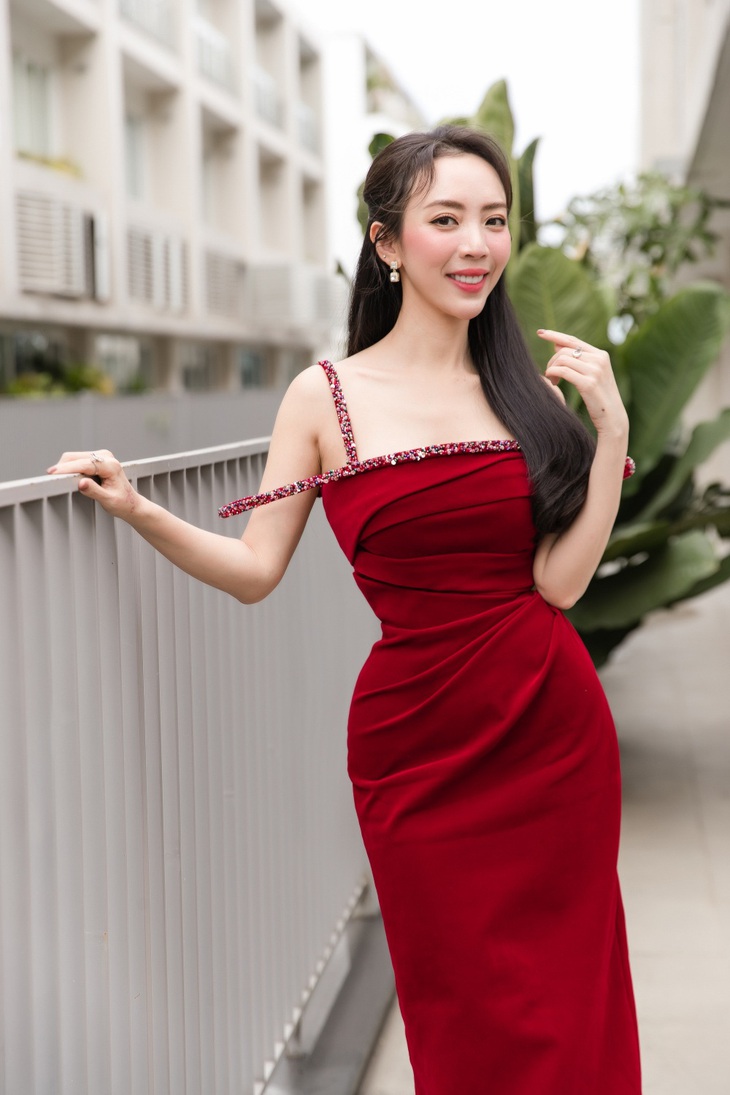 Cười xỉu với Thu Trang lầy lội hướng dẫn chồng tạo dáng chụp ảnh- Ảnh 3. Cười xỉu với Thu Trang lầy lội hướng dẫn chồng tạo dáng chụp ảnh- Ảnh 3.