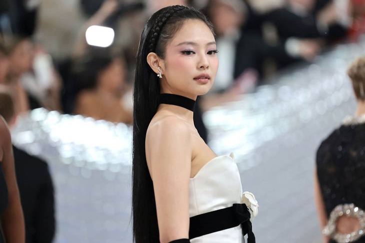 Jennie là đại sứ toàn cầu của thương hiệu xa xỉ Chanel.