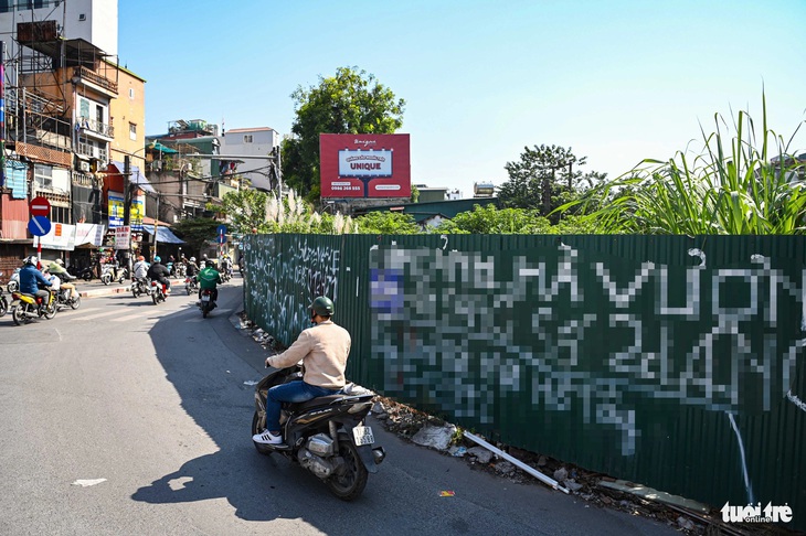 Hiện trạng đoạn đường vành đai dài 2,2km trị giá hơn 7.000 tỉ bị 'tắc' ở Hà Nội- Ảnh 3.