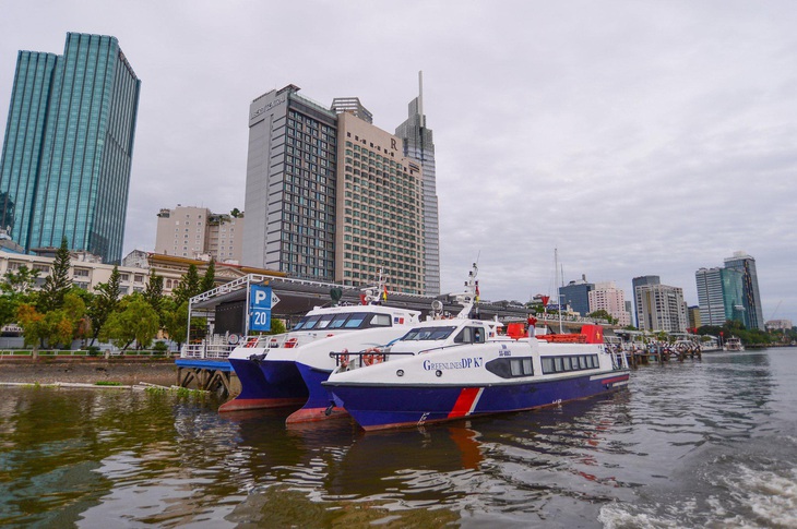 10 tháng đầu năm 2023, tàu cao tốc ở bến Bạch Đằng phục vụ 85.000 lượt khách - Ảnh: QUANG ĐỊNH