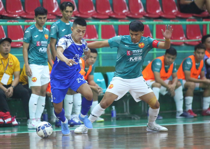 Sahako (trái) thắng đậm Selangor Mac ở bán kết - Ảnh: VIÊN LÊ