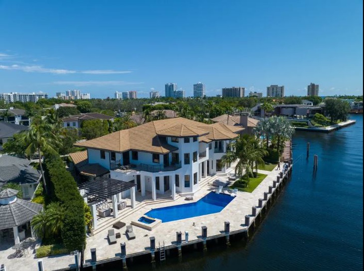 Messi khiến bất động sản tăng giá chóng mặt- Ảnh 2. Biệt thự mới của Messi ở Florida - Ảnh: The Sun