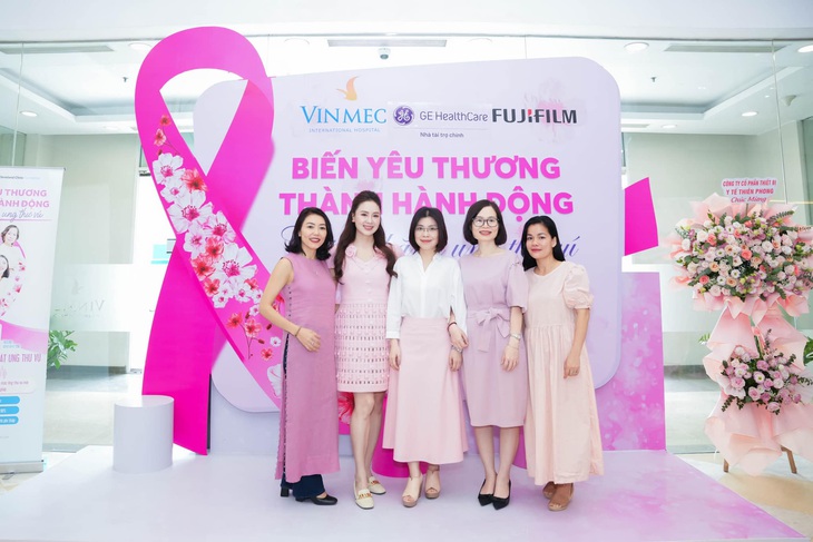 Diễn viên Hồng Diễm là sứ giả đặc biệt của chuỗi hoạt động chiến dịch PinkWin - Ảnh: Đ.H.