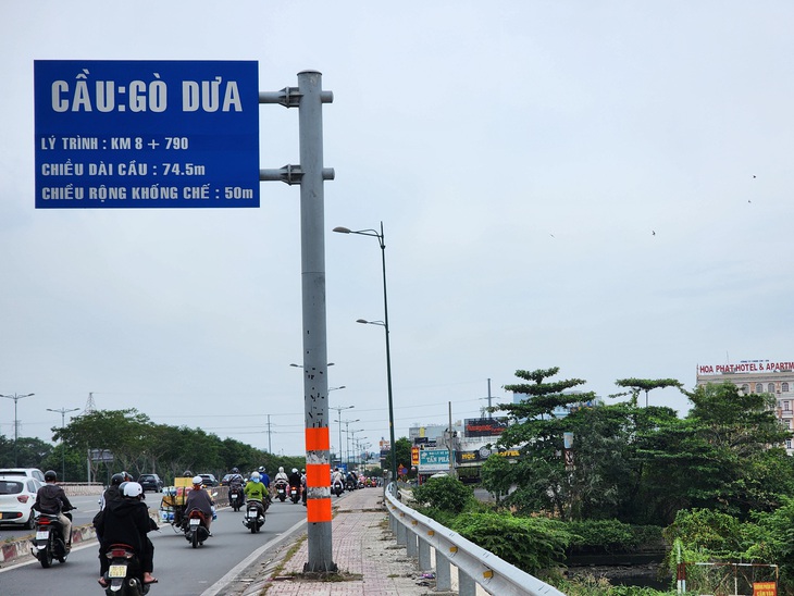 Đi câu cá, hai học sinh bị người đàn ông dùng kéo dọa cướp điện thoại- Ảnh 1. Cầu Gò Dưa - khu vực xảy ra vụ cướp tài sản - Ảnh: MINH HÒA