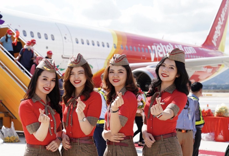 Tàu bay và phi hành đoàn Vietjet luôn chào đón du khách