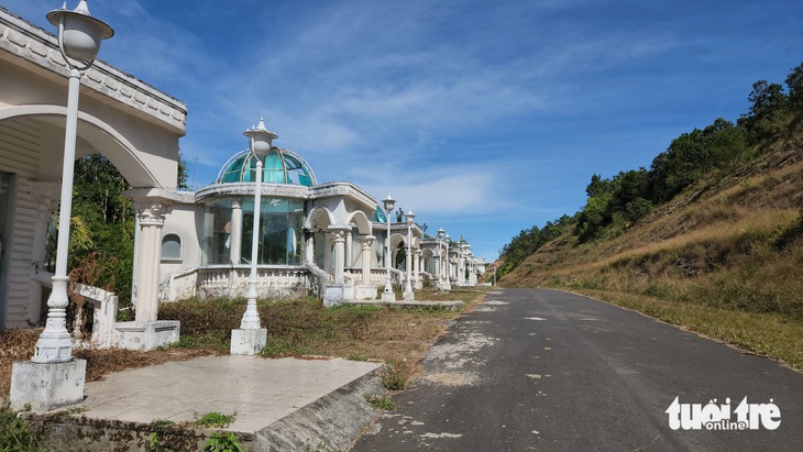 Các công trình bên trong dự án Sài Gòn Đại Ninh bị bỏ hoang - Ảnh: M.V.