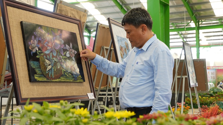 Tại trung tâm thương mại Hoa - Kiểng Đồng Tháp những không gian nghệ thuật, gian hàng đã gần hoàn thiện - Ảnh: TRƯƠNG KIÊN