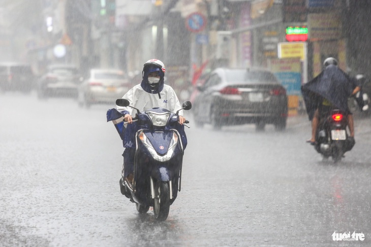 Mưa trắng trời chiều cuối năm - Ảnh: PHƯƠNG QUYÊN