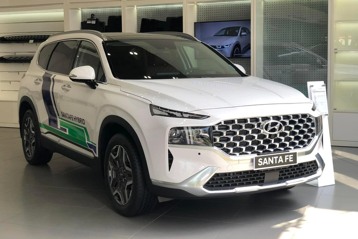 Hyundai Santa Fe hybrid nhanh chóng giảm giá không lâu sau khi ra mắt - Ảnh: Đại lý Hyundai/Facebook