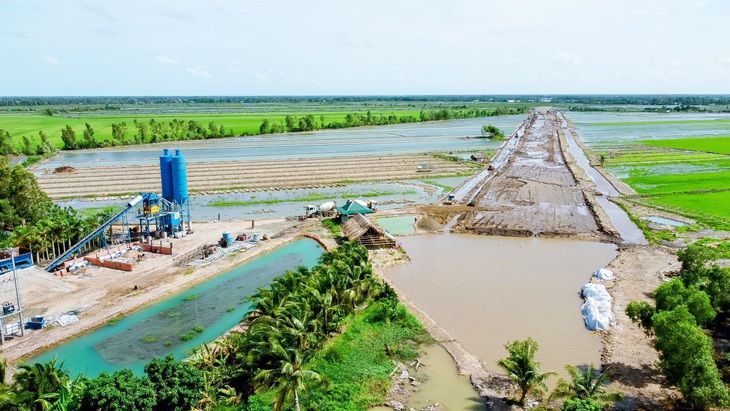 UBND tỉnh An Giang không thể hỗ trợ cát làm đường vành đai 3, do đã phân bổ hết cho các tuyến cao tốc - Ảnh: CHÍ HẠNH