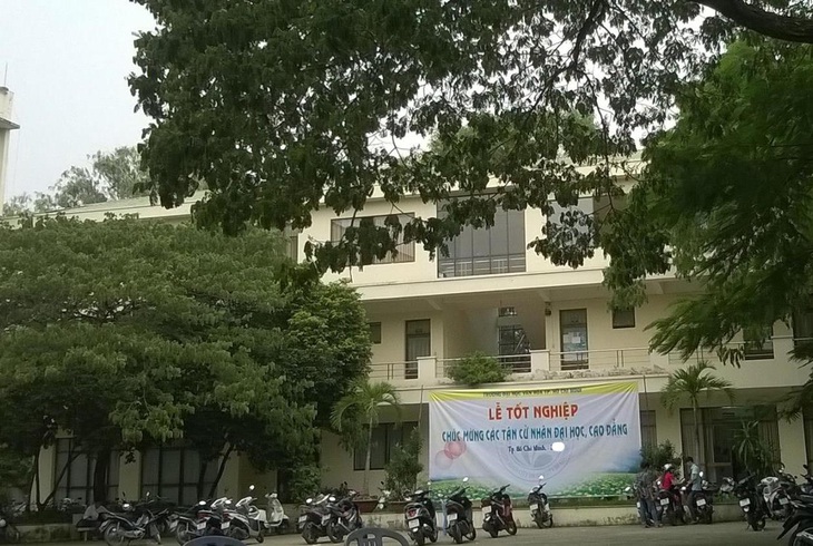 Trường đại học Văn hóa TP.HCM đã yêu cầu viên chức phòng đào tạo trả lại toàn bộ tiền phạt học quá hạn cho học viên - Ảnh: N.T