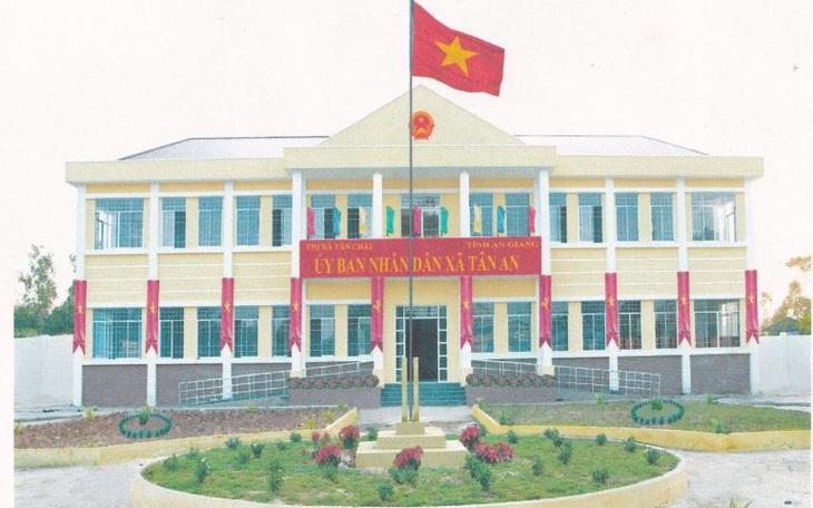 Bí thư xã bị cách chức Ủy viên Ban Chấp hành Đảng bộ xã - Ảnh 2.