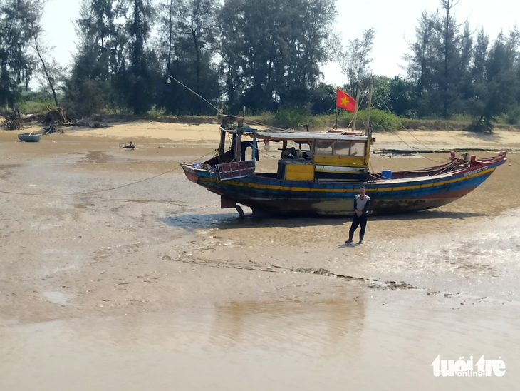 Cảng cá bị bồi lấp khiến ngư dân lao đao - Ảnh 2.