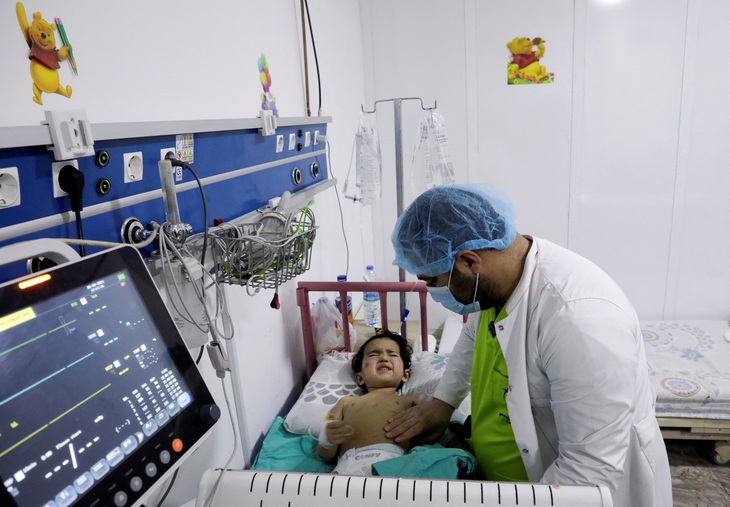 Bé 3 tuổi ở Syria được cứu sau 42 giờ, Miral đâu? - Ảnh 1. Bé 3 tuổi ở Syria được cứu sau 42 giờ, Miral đâu? - Ảnh 1.
