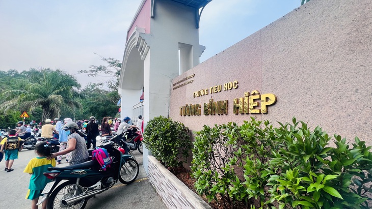 Nữ sinh lớp 5 tử vong nghi do rớt lầu - Ảnh 1. Nữ sinh lớp 5 tử vong nghi do rớt lầu - Ảnh 1.