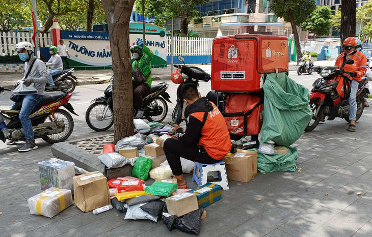 Người dùng Việt dành hơn 37 triệu giờ mua hàng qua livestream trên một nền tảng thương mại điện tử - Ảnh 1.