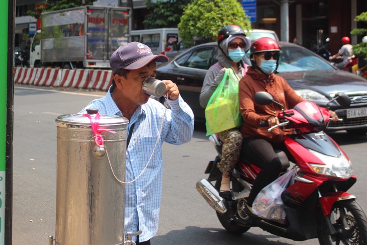 Thời tiết hôm nay 15-2: Nam Bộ ngày nắng, lạnh rét bao trùm Bắc Bộ - Ảnh 1.