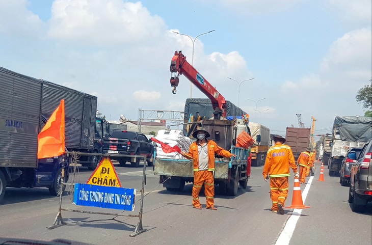 Nhà đầu tư BOT nói Cục Đường bộ ‘vi phạm nghiêm trọng hợp đồng’ nên dừng bảo dưỡng quốc lộ 51 - Ảnh 1.