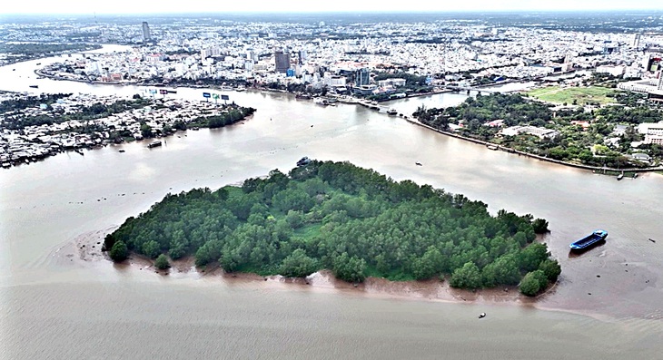 Sau thời gian “nổi như cồn” với sự kiện pháp lý về quyền thủ đắc, cồn mới nổi trở thành bãi rừng hoang ngay trước bến Ninh Kiều